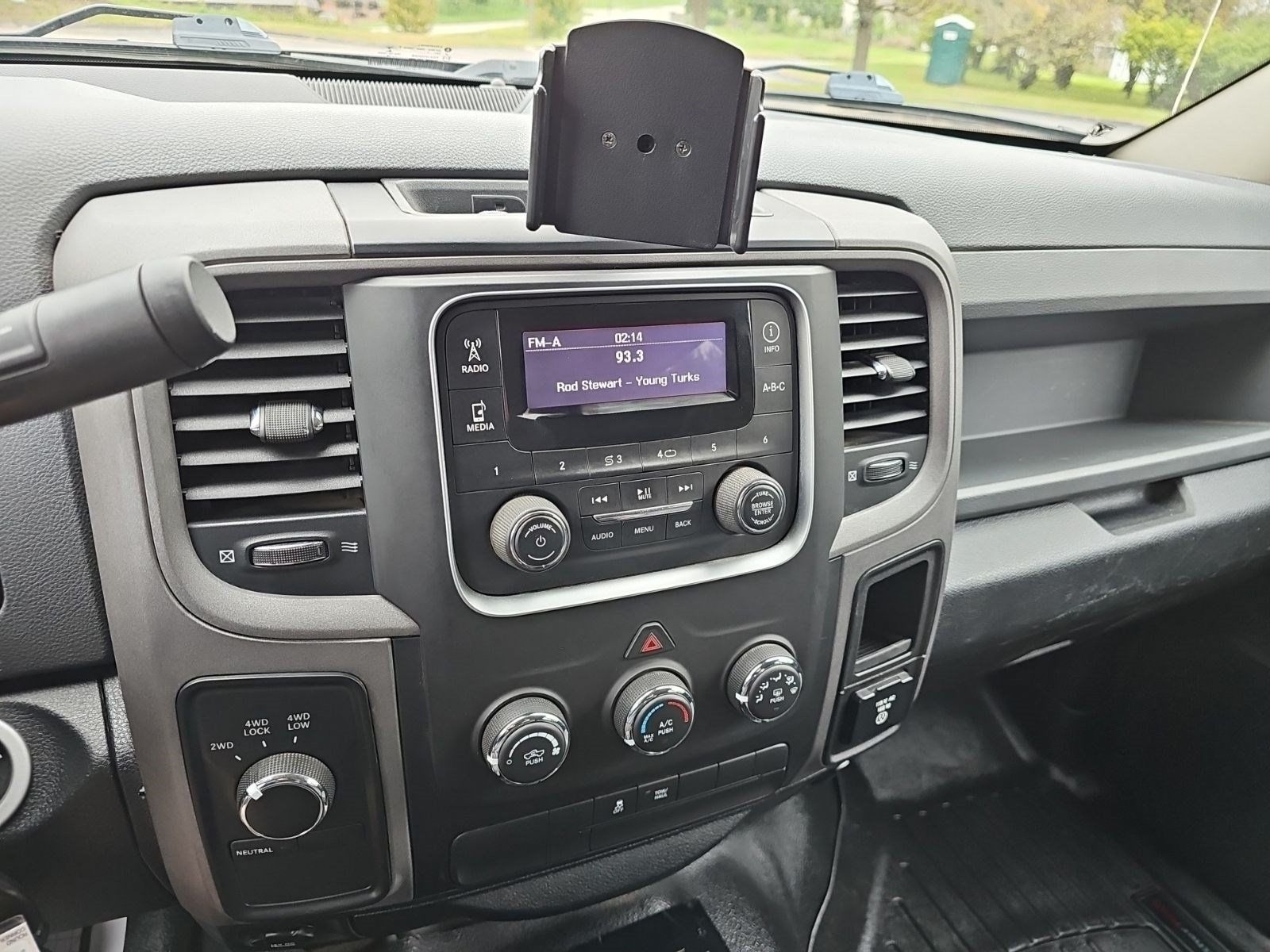 Used 2016 RAM 1500 4x4 Crew Cab image 20