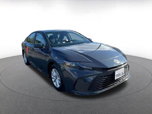 Used 2025 Toyota Camry LE image 3
