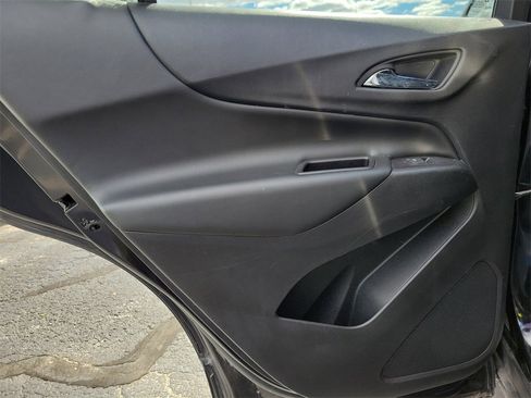 Used 2019 Chevrolet Equinox LT w/ Driver Convenience Package image 10