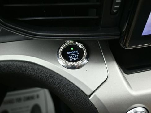 Used 2021 Ford Explorer XLT image 10