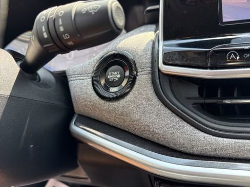 Used 2022 Jeep Compass Latitude w/ Sun and Sound Group image 19