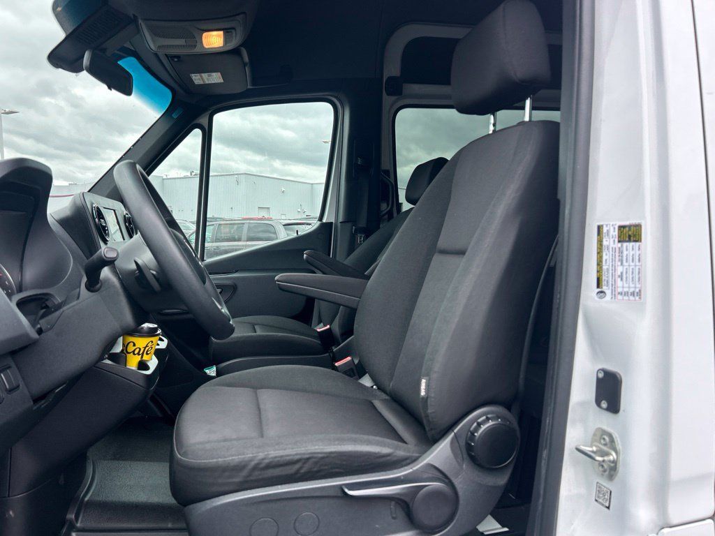 Used 2024 Mercedes-Benz Sprinter 2500 image 6