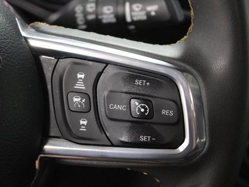 Used 2025 Jeep Wrangler Unlimited Sahara AWD/4WD image 22