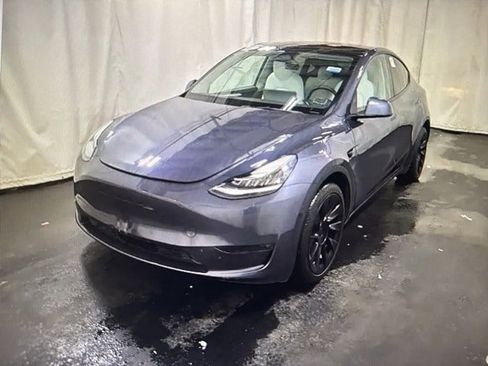 Used 2023 Tesla Model Y Long Range image 2