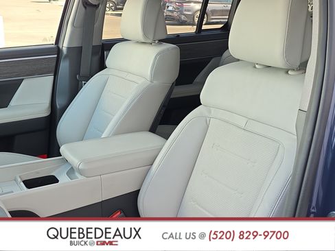 Used 2025 Hyundai Santa Fe Limited FWD image 11