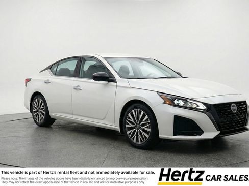 Used 2025 Nissan Altima 2.5 SV image 1