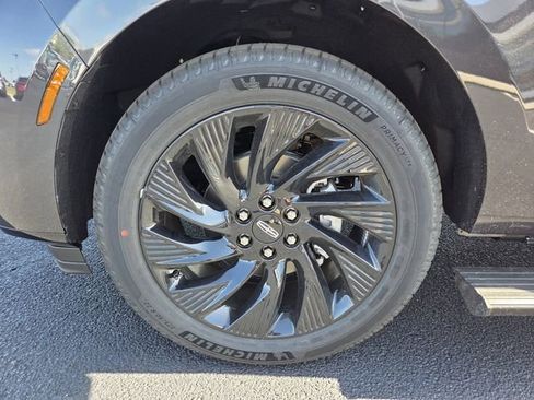 New 2026 Lincoln Navigator Reserve AWD/4WD image 25