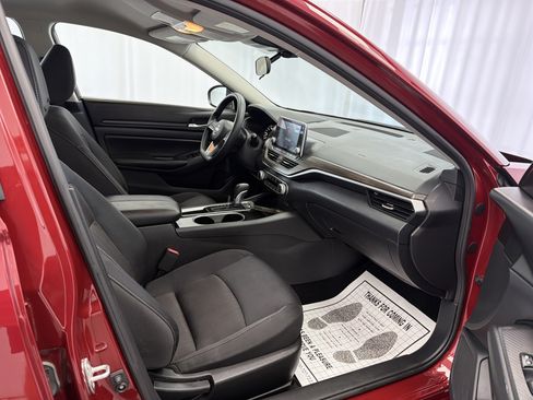 Used 2024 Nissan Altima 2.5 SV FWD image 10
