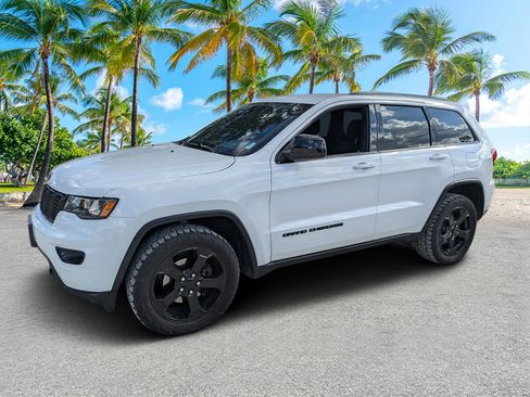 Used 2018 Jeep Grand Cherokee Laredo image 7