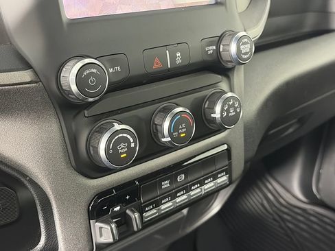 Used 2024 RAM 3500 Tradesman w/ Chrome Appearance Group AWD/4WD image 19