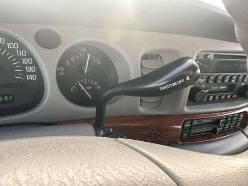 Used 2002 Buick Le Sabre Custom w/ Luxury Pkg image 17