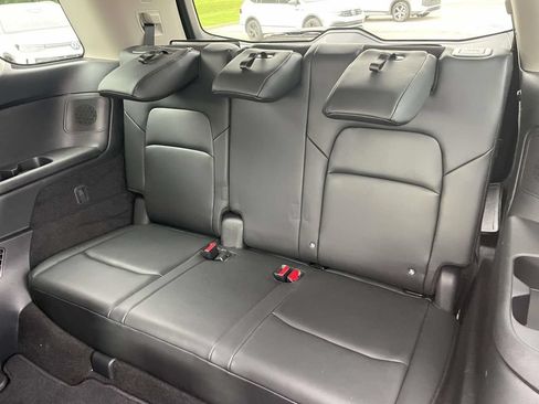 Used 2025 Nissan Pathfinder Platinum FWD image 13
