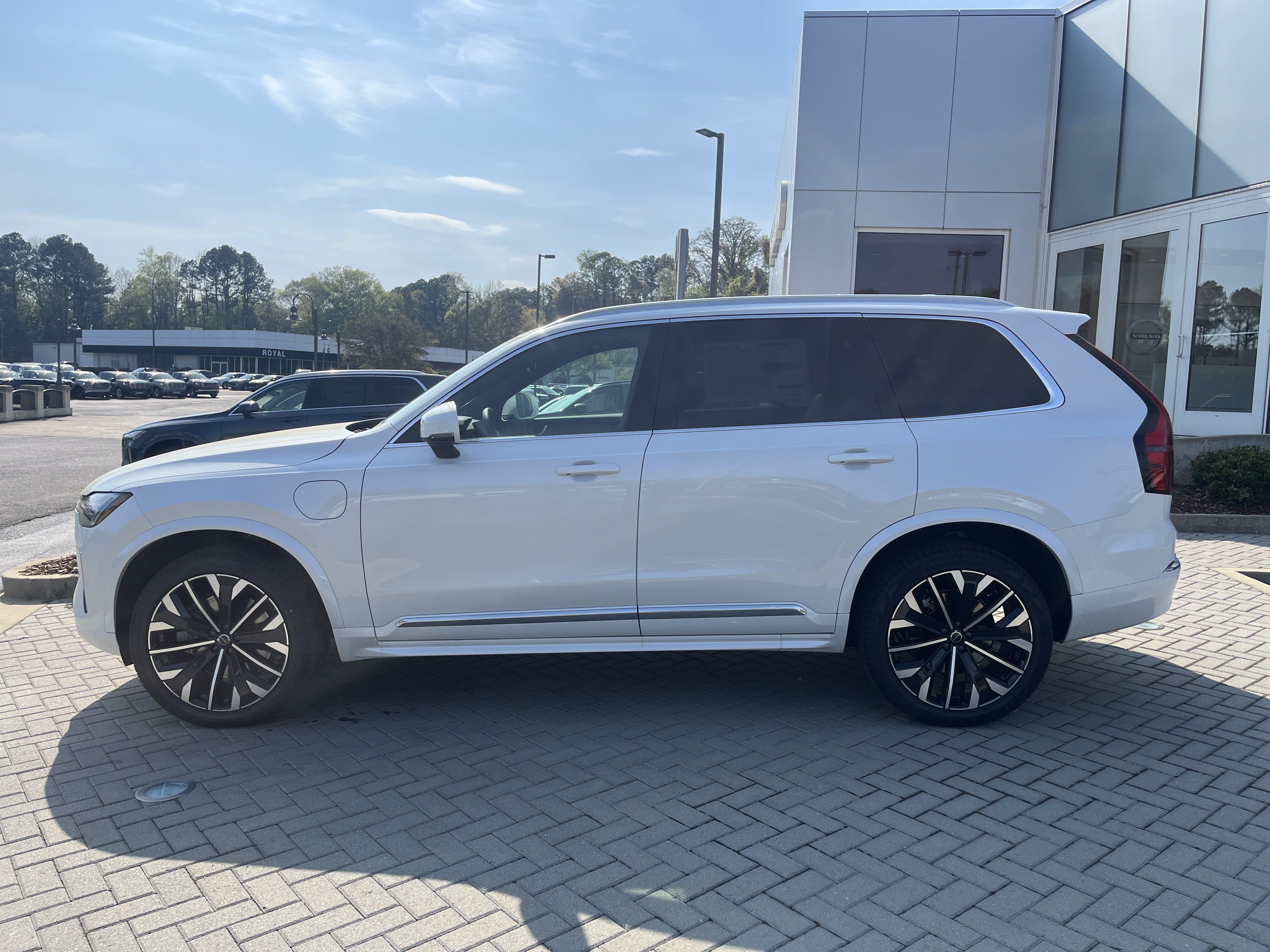 New 2026 Volvo XC90 T8 Core w/ Protection Package Premier AWD/4WD image 2