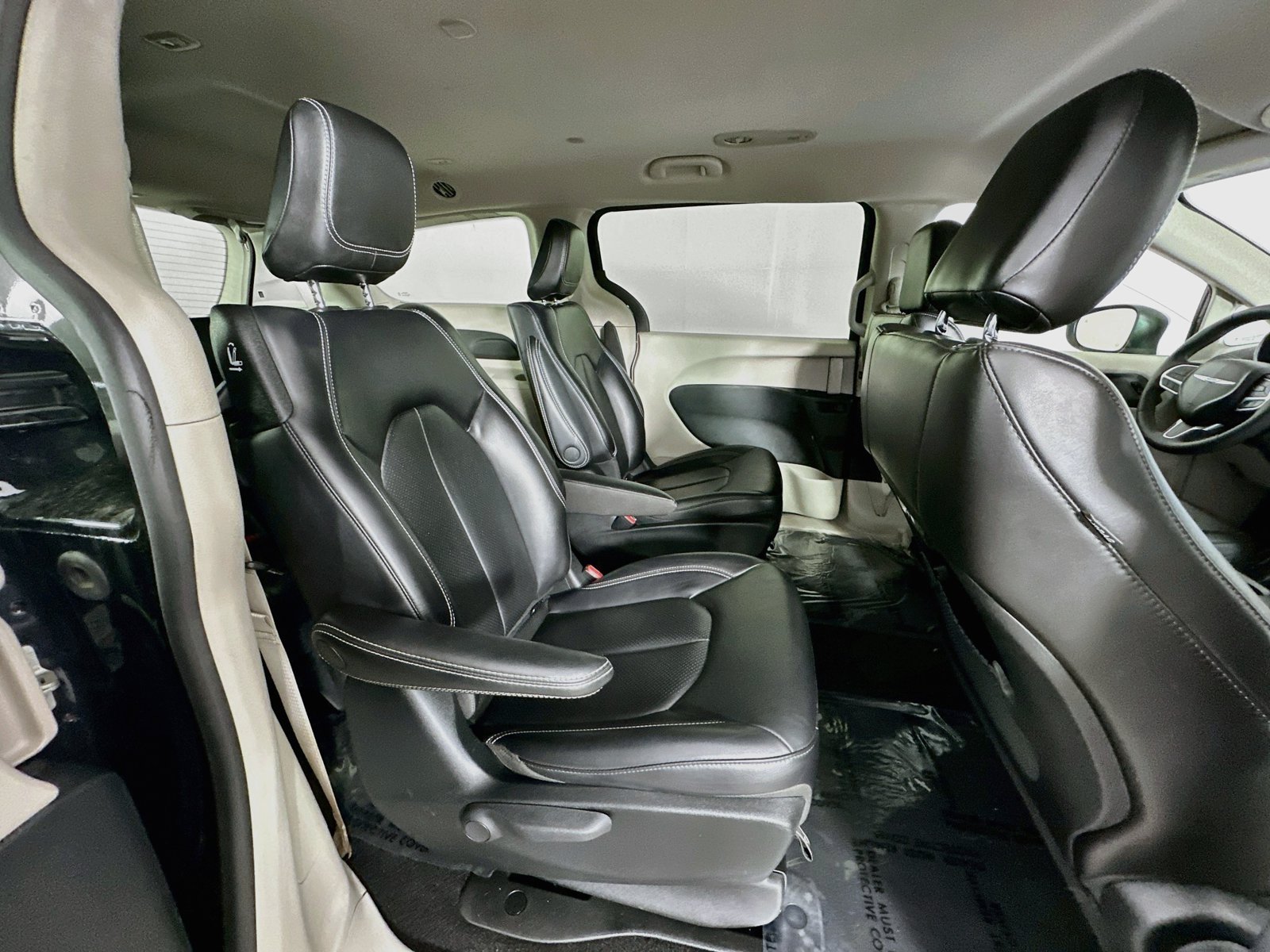 Used 2023 Chrysler Pacifica Touring-L FWD image 28