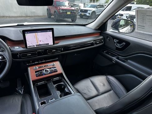 Used 2024 Lincoln Aviator Reserve w/ Jet Package AWD/4WD image 17