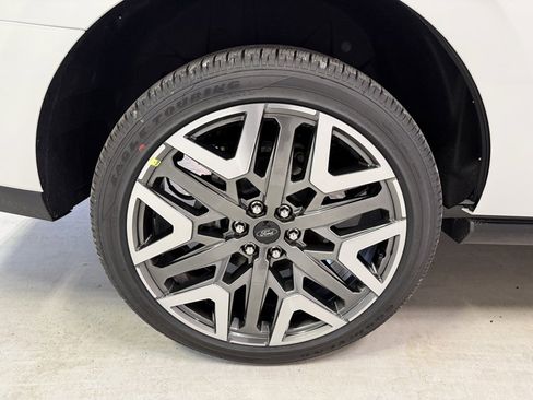 New 2025 Ford Expedition Platinum w/ Platinum Ultimate Package image 11