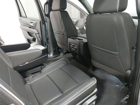 Used 2024 GMC Yukon SLT image 11