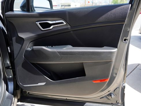 Used 2025 Kia Sportage LX image 26