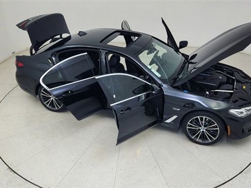 Used 2023 BMW 530e xDrive w/ Premium Package image 86