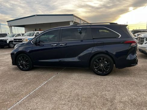 Used 2022 Toyota Sienna XSE image 10