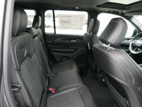New 2025 Jeep Grand Cherokee Altitude image 11
