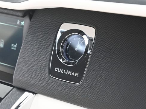Certified 2022 Rolls-Royce Cullinan AWD/4WD image 36