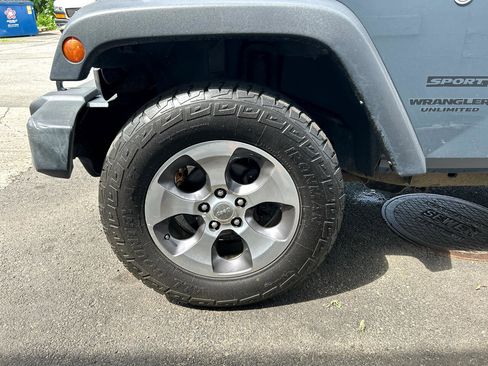 Used 2016 Jeep Wrangler Unlimited Sport w/ Connectivity Group image 16