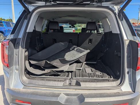 Used 2021 GMC Acadia SLT w/ Elevation Edition image 15