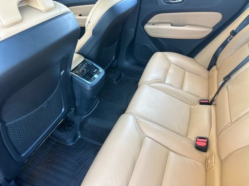 Used 2022 Volvo XC60 B5 Inscription w/ Advanced Package AWD/4WD image 12