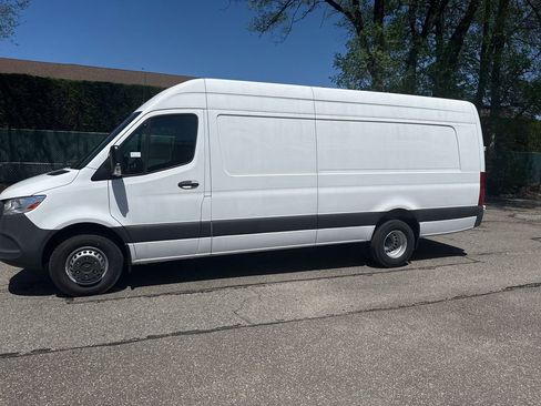Used 2024 Mercedes-Benz Sprinter 3500 image 3