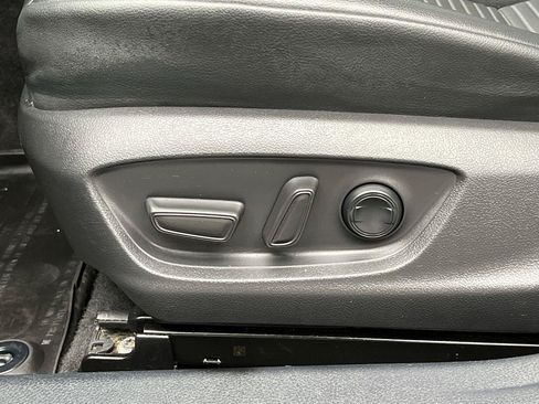 Used 2021 Toyota Camry SE w/ Convenience Package FWD image 9