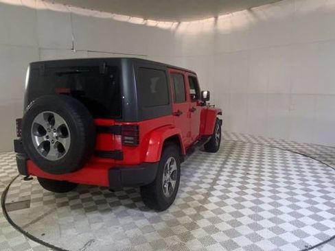 Used 2017 Jeep Wrangler Unlimited Sahara w/ Connectivity Group AWD/4WD image 4