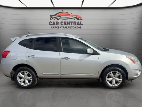 Used 2011 Nissan Rogue SV image 6