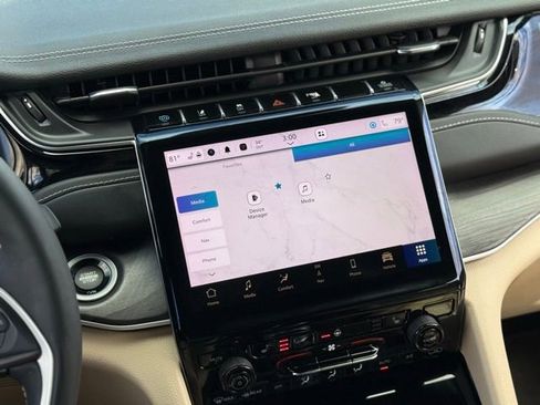 Used 2023 Jeep Grand Cherokee 4WD 4xe image 30