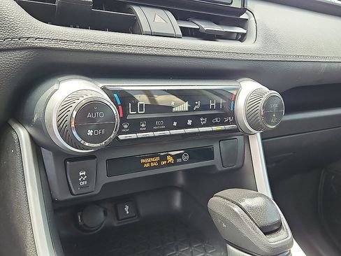Certified 2021 Toyota RAV4 XLE w/ Convenience Package AWD/4WD image 19
