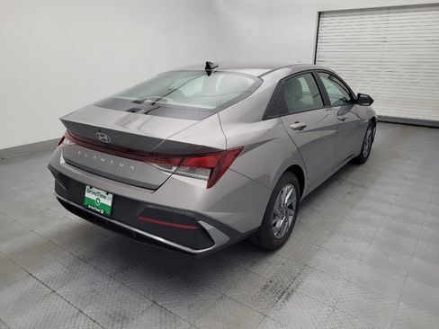 Used 2024 Hyundai Elantra SEL FWD image 9