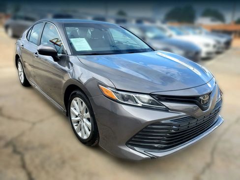 Used 2019 Toyota Camry LE FWD image 17