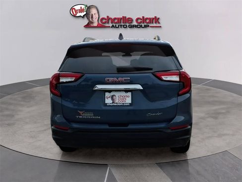 Used 2024 GMC Terrain SLE w/ Driver Convenience Package image 4
