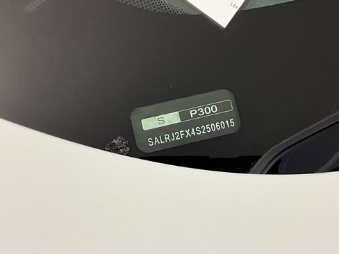 Used 2025 Land Rover Discovery S image 33