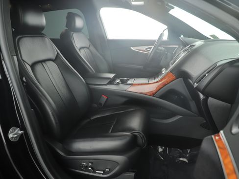 Used 2019 Lincoln Nautilus Reserve FWD image 18