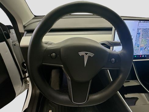Used 2021 Tesla Model Y Long Range image 18