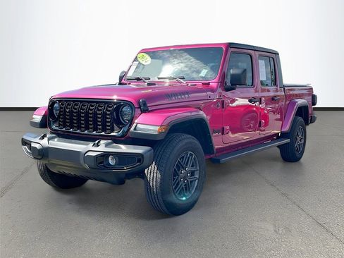 Used 2024 Jeep Gladiator Sport AWD/4WD image 3