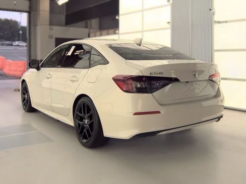 Used 2025 Honda Civic Sport image 4