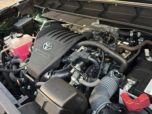 Certified 2023 Toyota Highlander XLE image 31