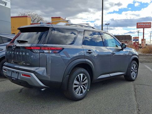 New 2025 Nissan Pathfinder SL image 4