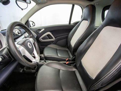 Used 2013 smart fortwo Coupe image 17