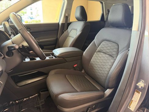 Used 2025 Nissan Pathfinder SV AWD/4WD image 23