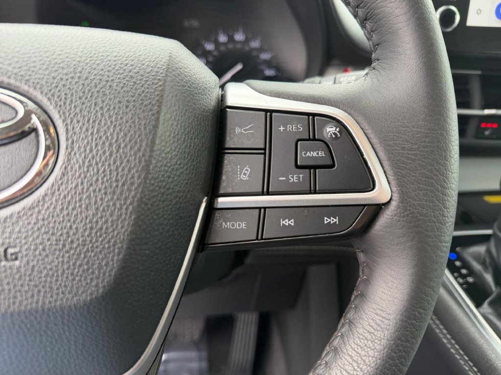 Used 2026 Toyota Sienna XLE FWD image 20