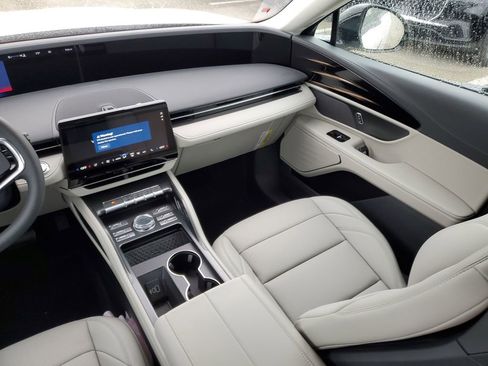 New 2026 Lincoln Nautilus Premier AWD/4WD image 16