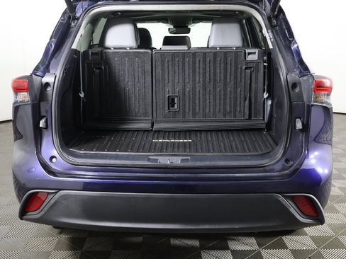 Used 2022 Toyota Highlander XLE image 16